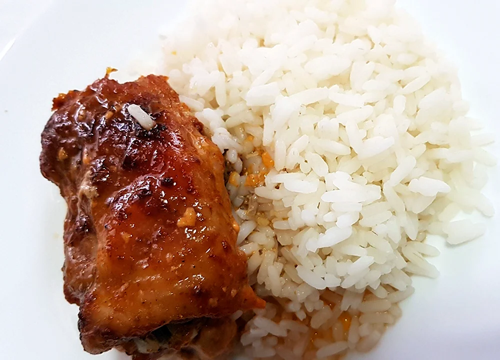Жареный рис с курицей