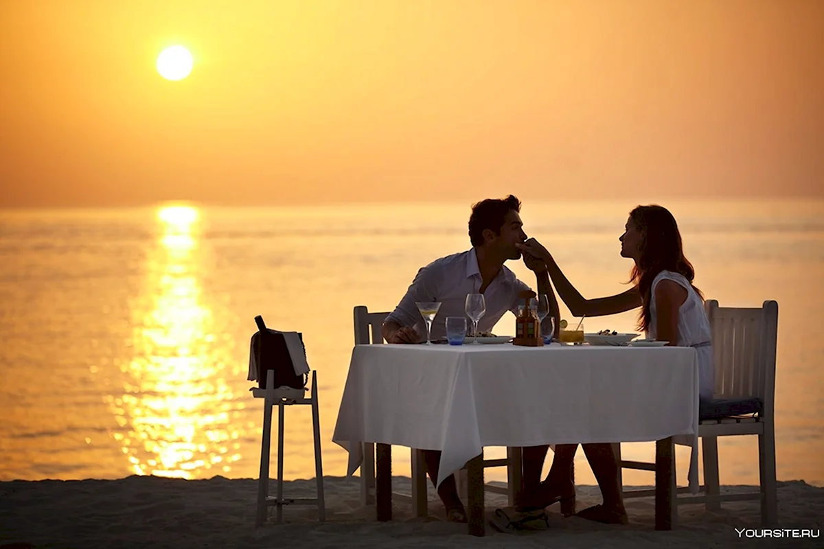 Романтический ужин на берегу