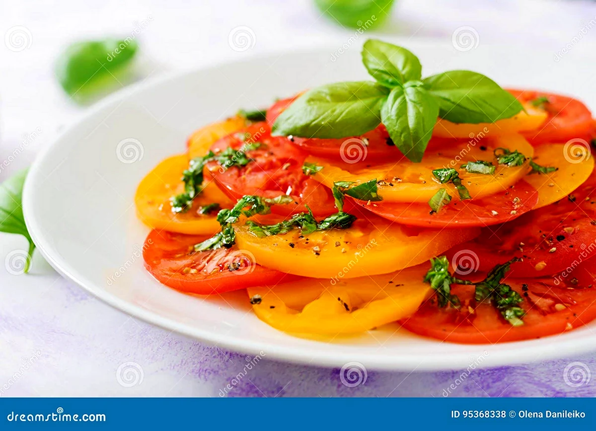 Салат с желтыми помидорами