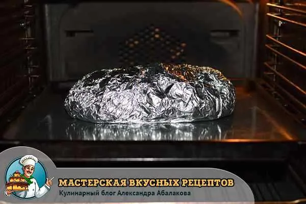 кусок свинины в духовке