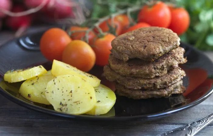 Печёночные оладьи из куриной печени с грецкими орехами. \ Фото: tigerdoor.ru.