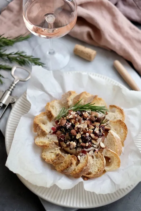 Запеченный сыр камамбер