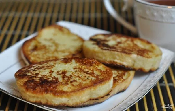 Гренки с молоком и яйцами