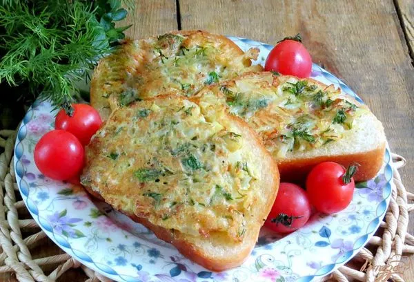 Гренки с яйцом и зеленью