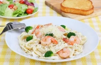 Как сделать вкусную пасту со сливками и креветками?