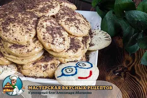 на печенье нарисовать мордочку