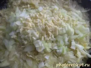 капуста тушеная с луком и чесноком