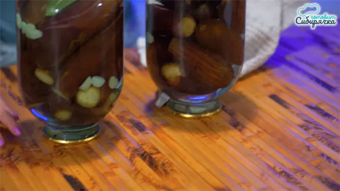 Маринованные баклажаны с чесноком в банках на зиму: шаг 8
