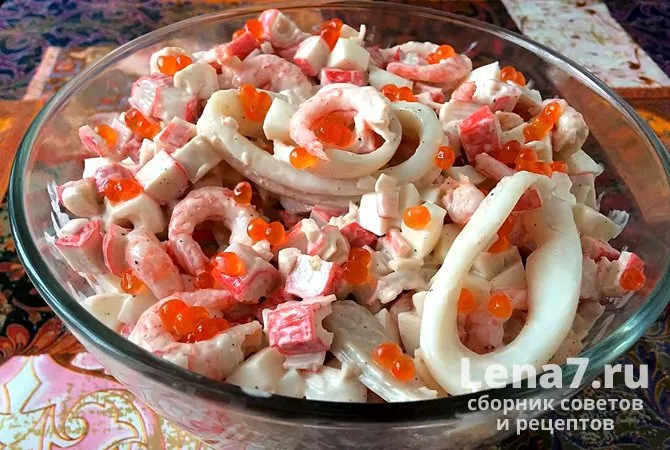 Салат Нептун с кальмарами и крабовыми палочками