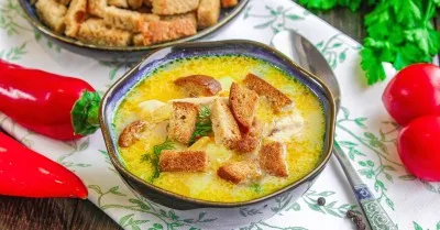 Сливочный суп с плавленным сыром и курицей