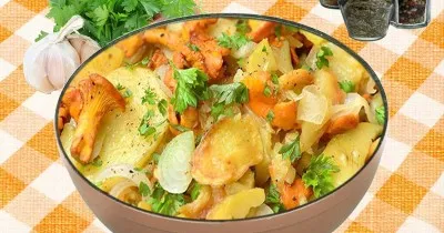 Лисички с картошкой и куриным филе